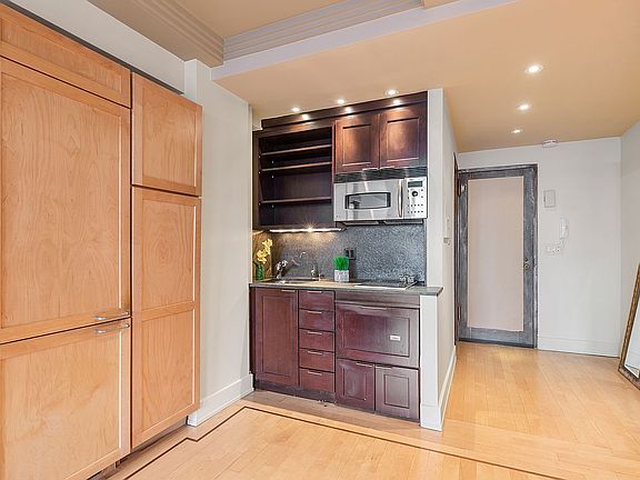 4th image of 320 E 42nd St APT 1707