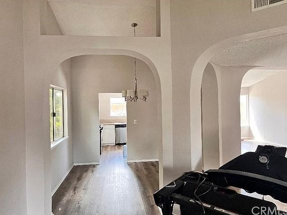 3rd image of 45247 Thornwood Ave