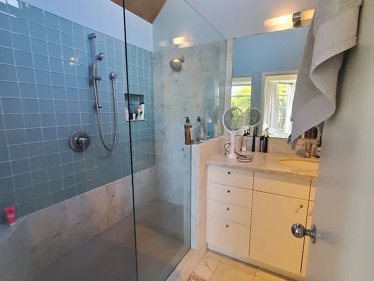 2133 Filbert St — Photo 9
