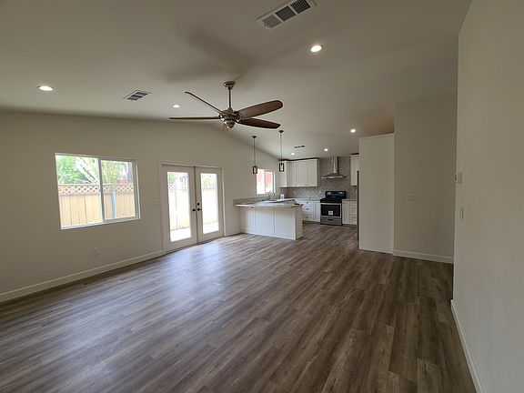 4th image of 4473 Swift Ave