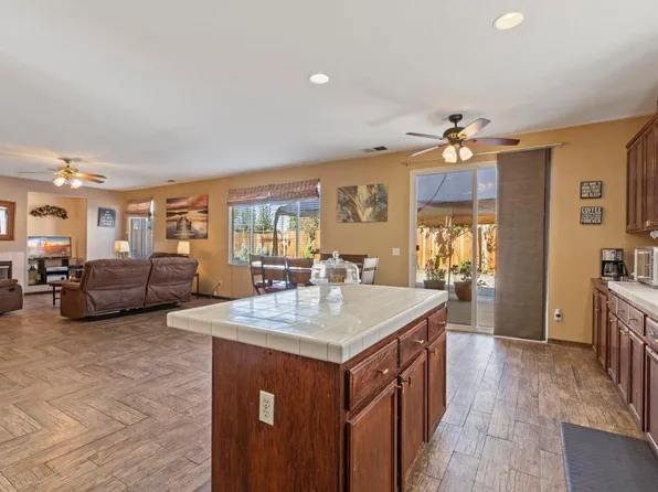 911 Boulder Ave, Lathrop, CA 95330