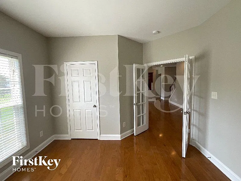 5 bed, 3.0 bath, 3405 sqft, $3,160 — Photo 4