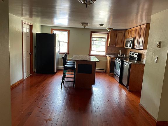 3rd image of 148 Main St Unit 6