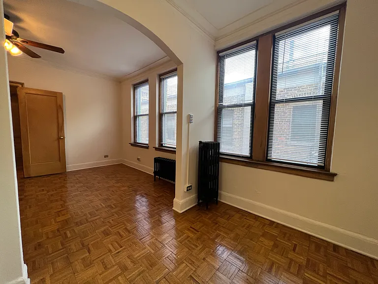 431 West Roscoe Street — Photo 16
