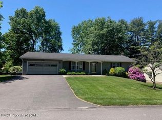 72 Grandview Ave, Dallas, PA 18612