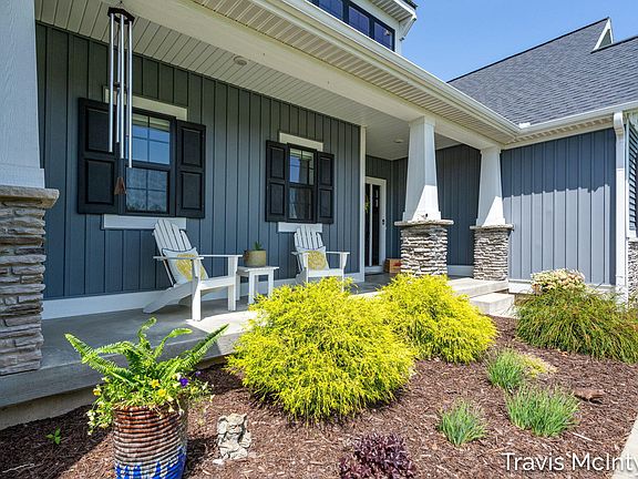 4th image of 9063 Sterling Hills Dr NE