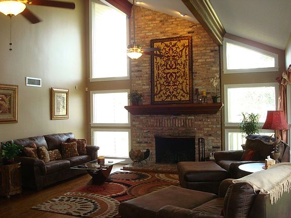2nd image of 3801 Burgoyne Dr