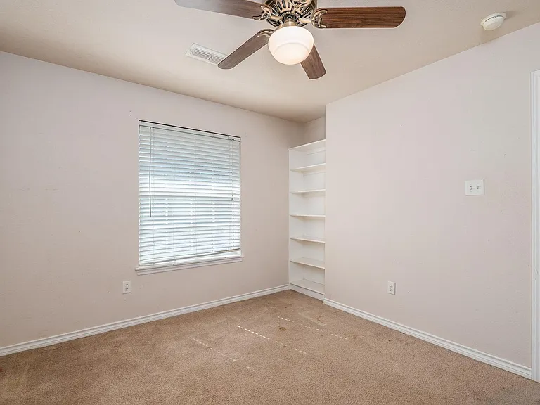 207 Locust St — Photo 33