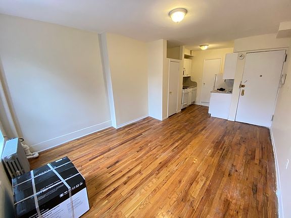 2nd image of 322 E 6th St APT 3