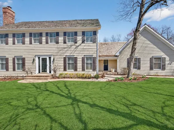 25138 N Pawnee Rd, Barrington, IL 60010