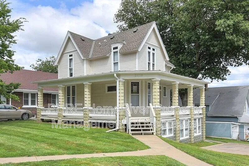 1 bed, 1.0 bath, 704 sqft, $995 — Photo 2