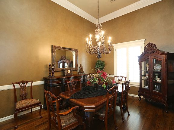 Formal Dining Room with Crown Molding