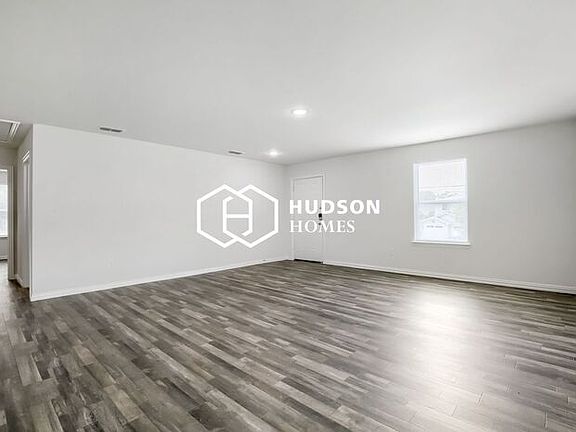 3rd image of 318 Bay Ct