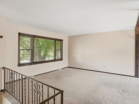 2nd image of 2413 Hickory Dr