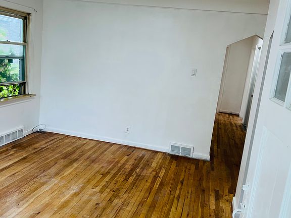 3rd image of 6332 Woodmont Ave