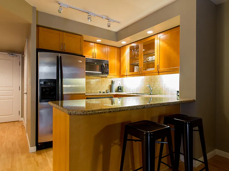 140 Simcoe St — Photo 11