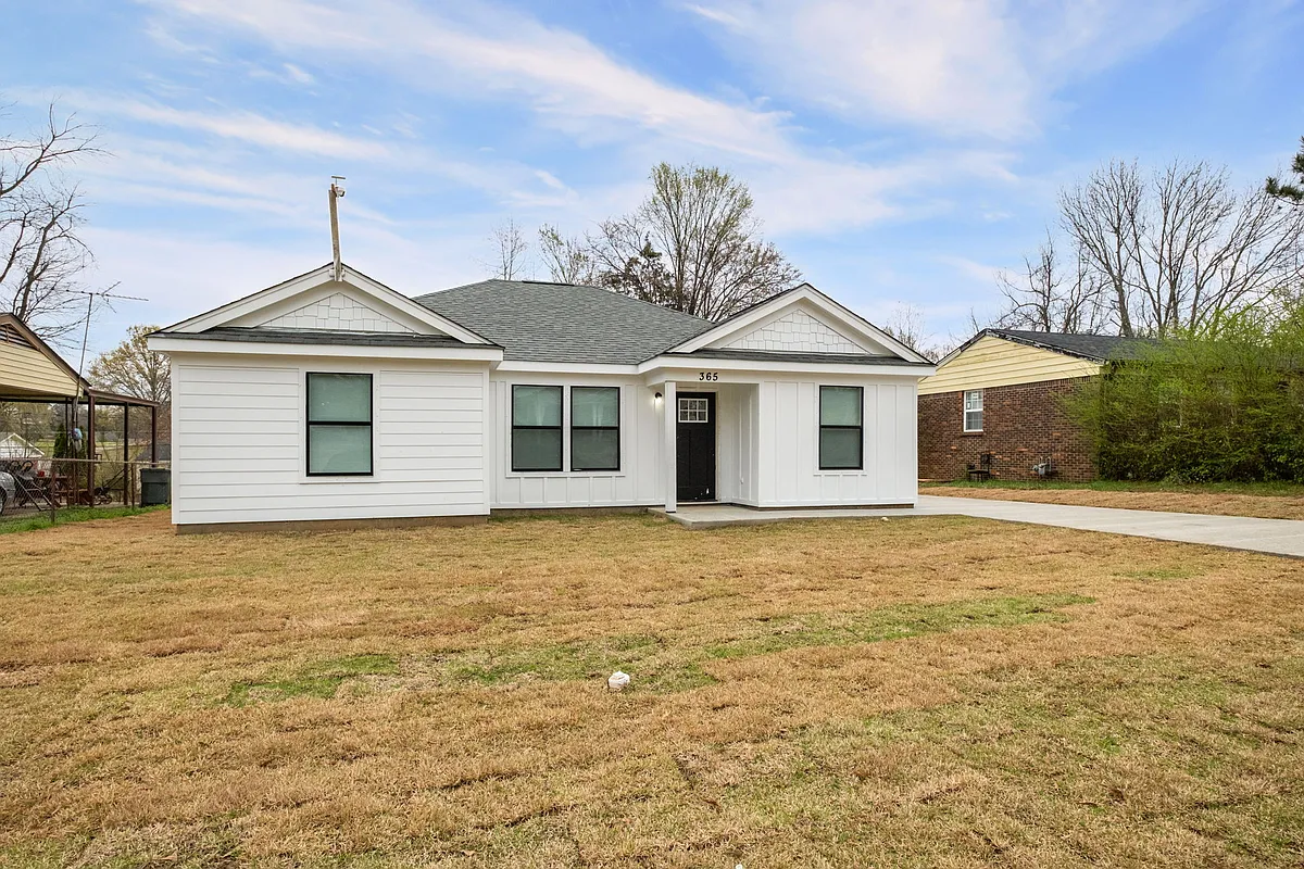 Building Photo - 365 Washburn Dr