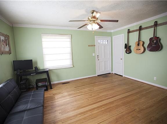 2nd image of 1004 Aladdin Dr