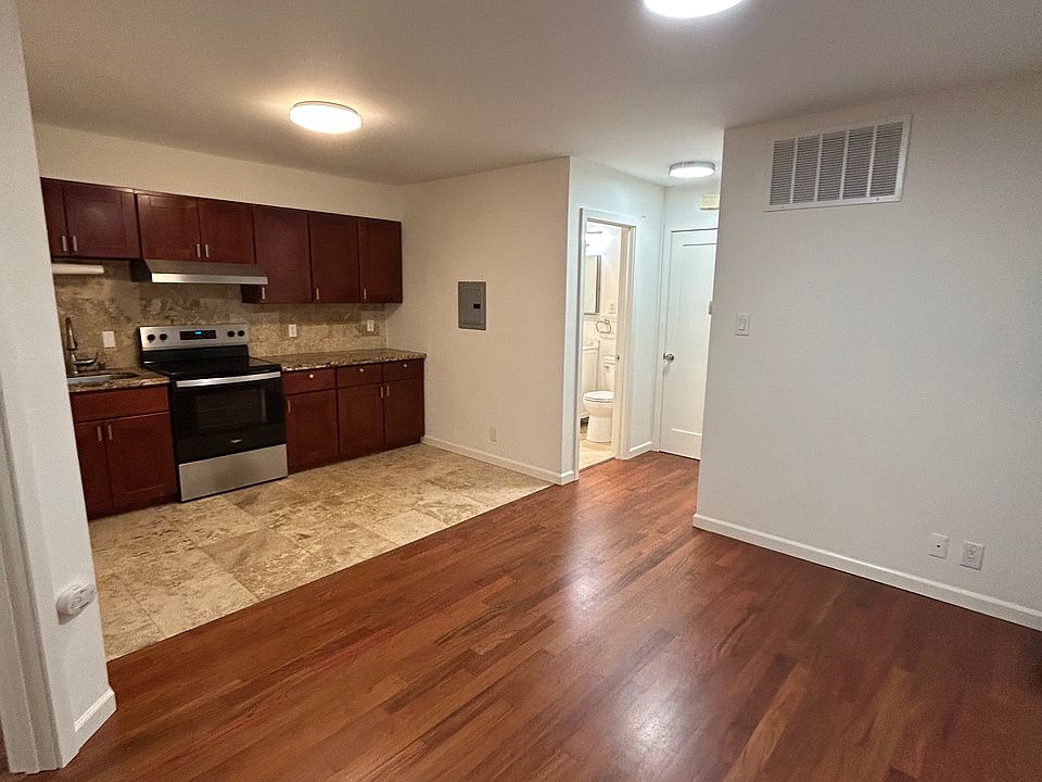 1st image of 2144 Grove St APT 2