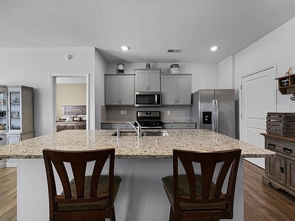 5th image of 75 Grace Ann Ln