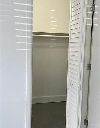 5th image of 413 SE 16th St APT 1