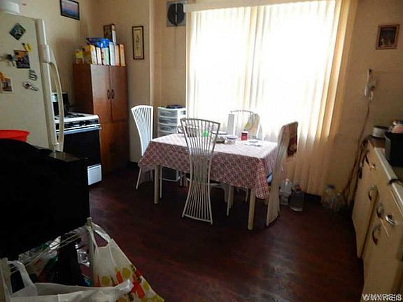 4th image of 24 Eller Ave