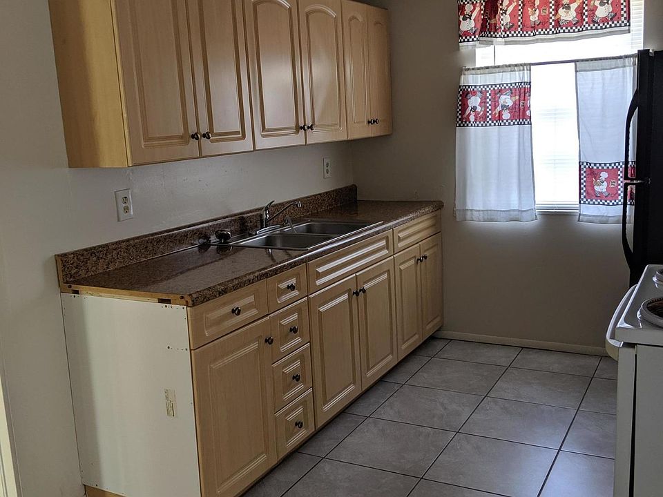 2nd image of 2850 Kiowa Ave
