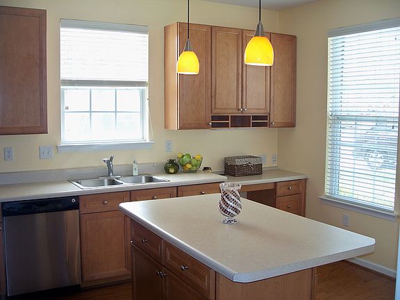 3rd image of 1474 Otterbourne Cir