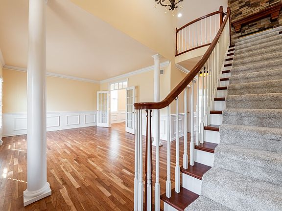 4th image of 4093 Willow Creek Dr