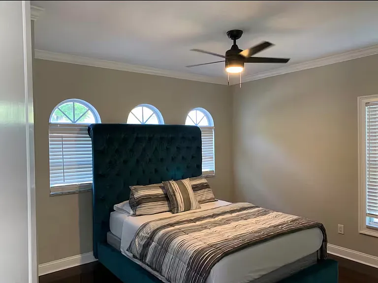 120 W Chapman Rd — Photo 15