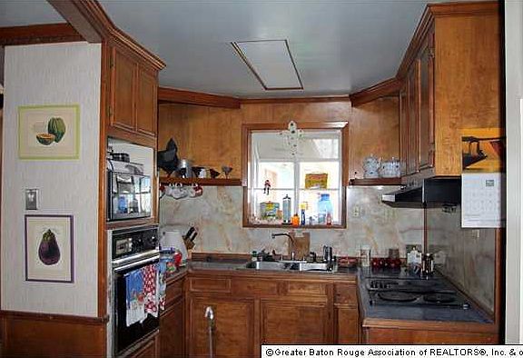 5th image of 1124 Bruce Dr