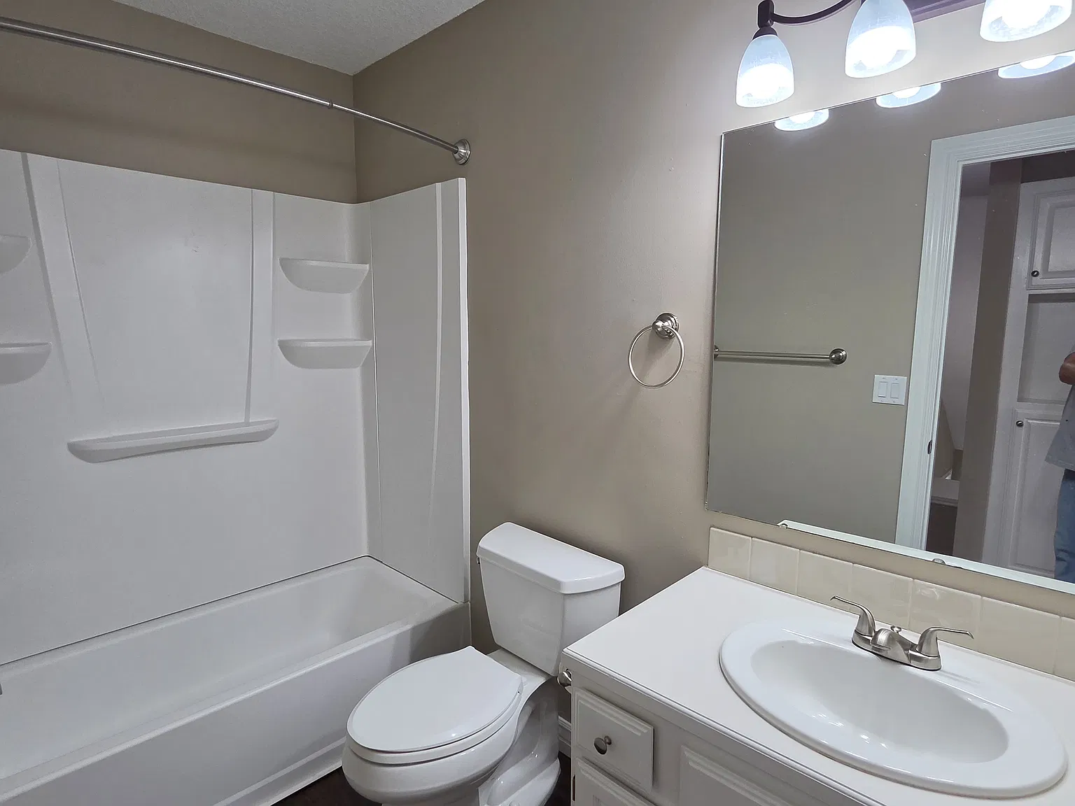 3 bed, 1800 sqft, $1,695 — Photo 3