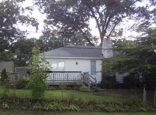 60 Lake Dr, Springfield, MA 01151