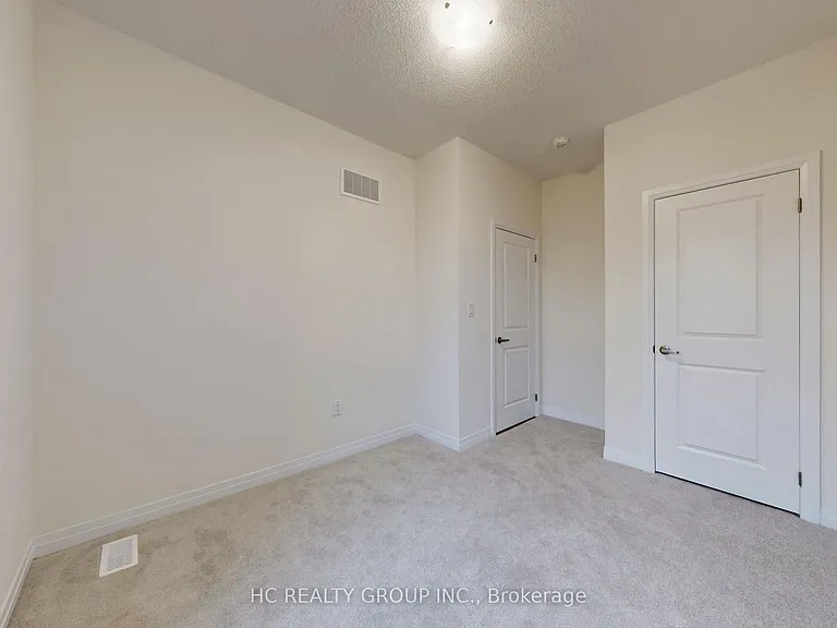 28 Millman Ln — Photo 6