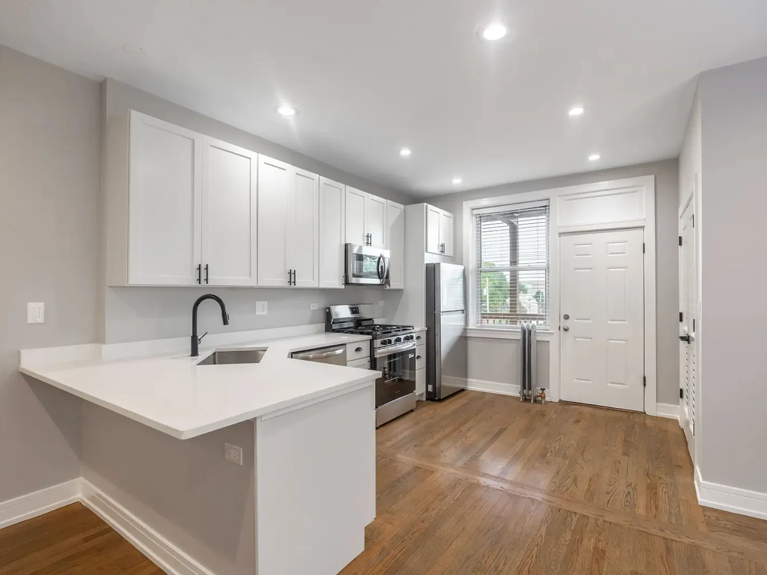 1 bed, 675 sqft, $2,450 — Photo 2