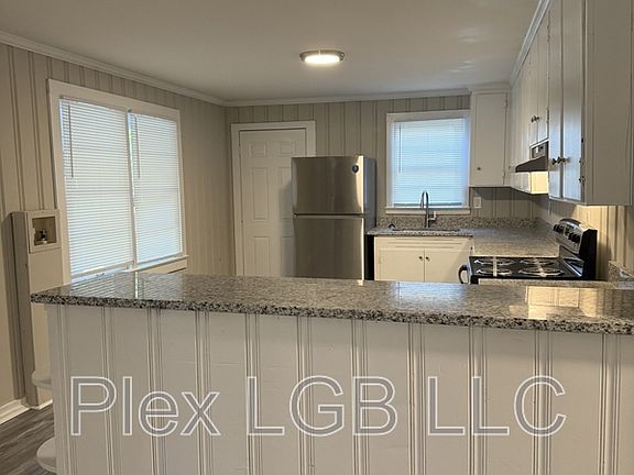 5th image of 613 Snelson St