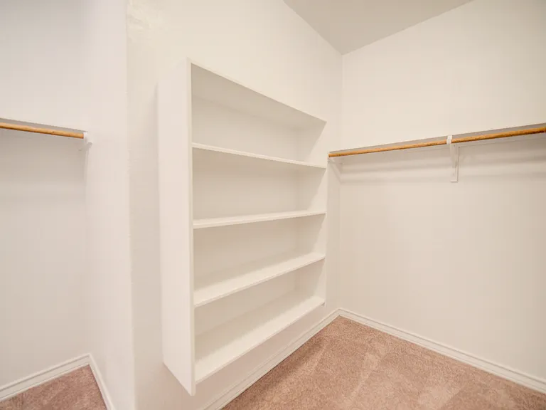8842 White Crown — Photo 15