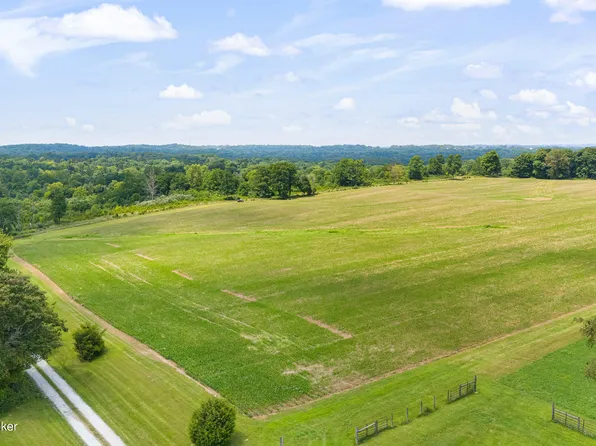 2 Clifford Ln, La Grange, KY 40031