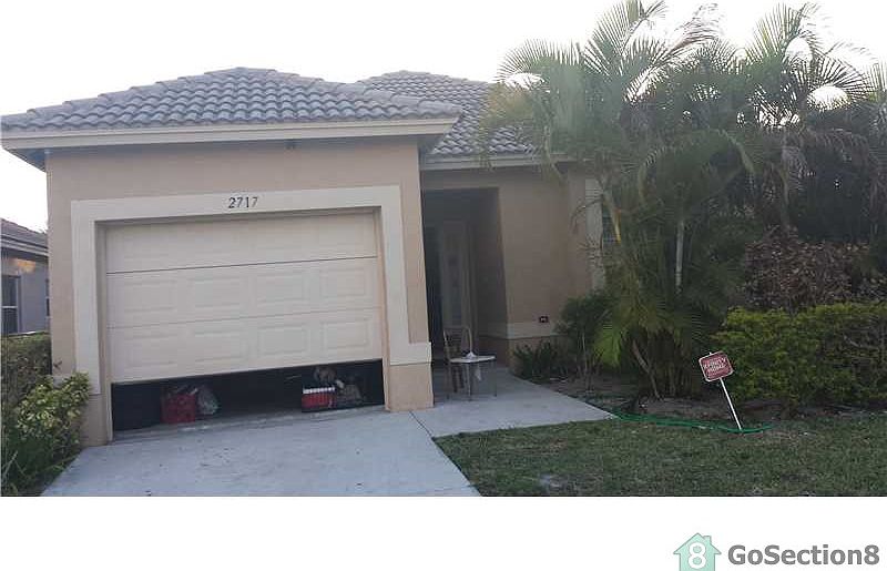 1st image of 2717 Willow Ave