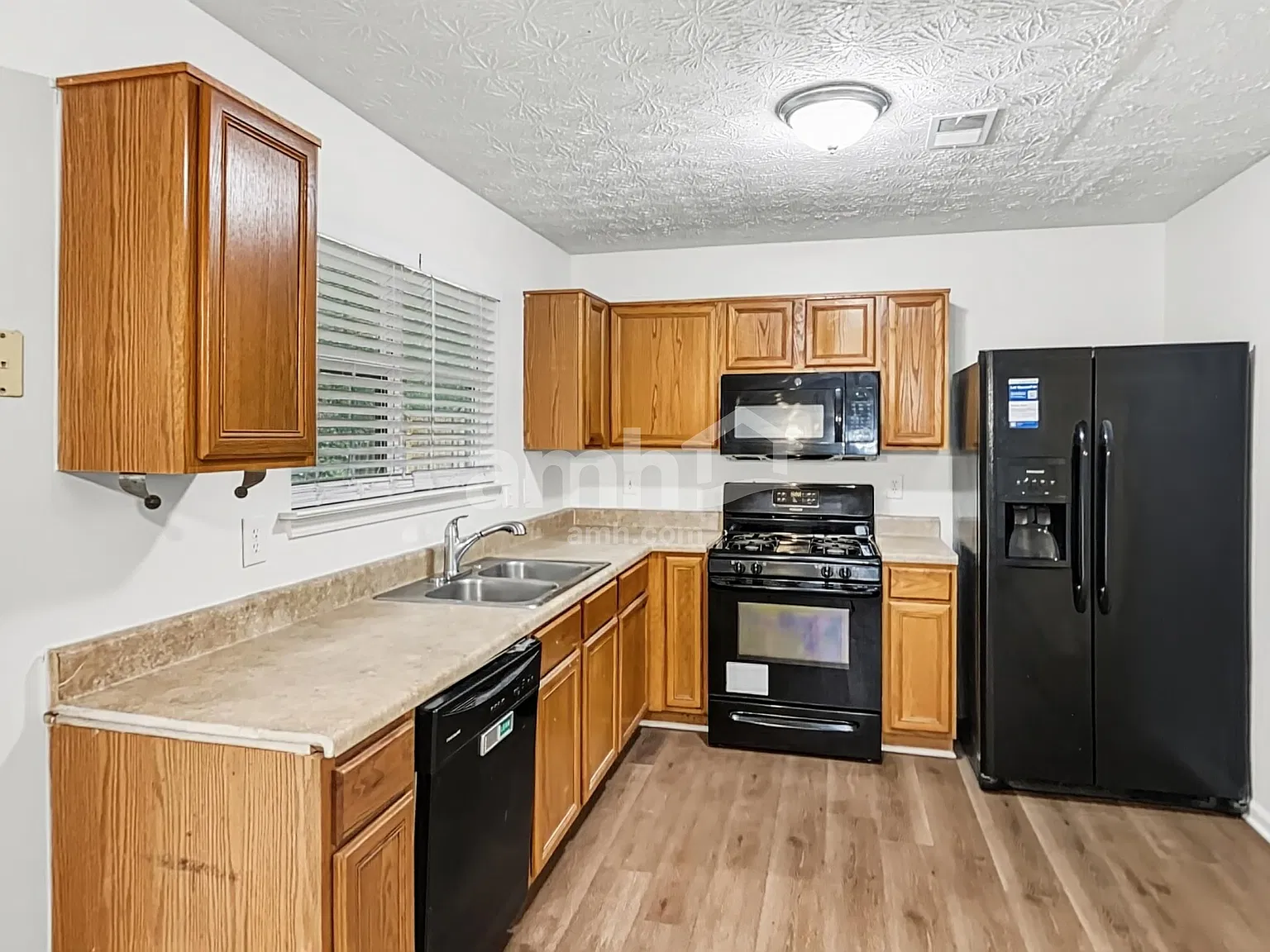 4 bed, 2.5 bath, 1836 sqft, $2,345 — Photo 3