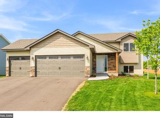 916 Robin Rd NW, Isanti, MN 55040