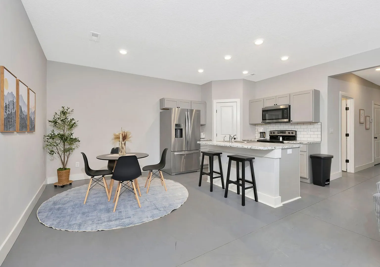 2936 W Murdock — Photo 4