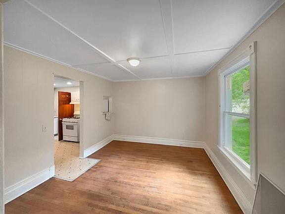 5th image of 37 Caledonia St NE