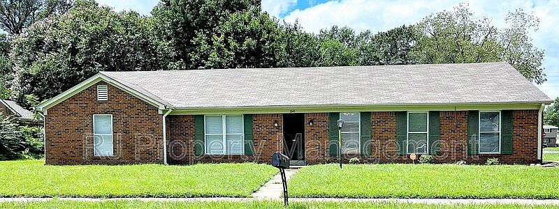 1st image of 3349 Foxwood Dr