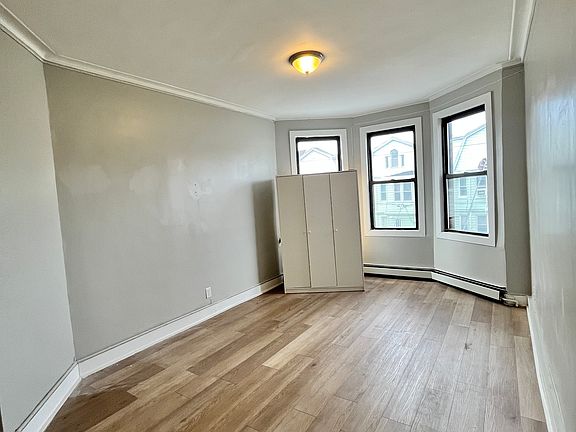 4th image of 122 Randolph Ave APT 3L