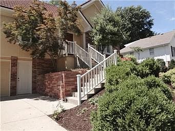 3rd image of 934 Blueberry Ln