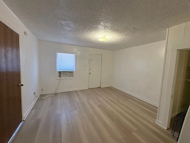 216 S Avenue I #6 — Photo 16