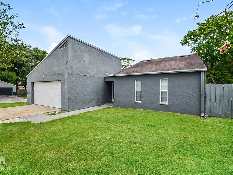 209 Banyan Ct — Photo 11