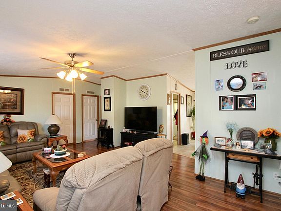 5th image of 135 Hitch Pond Cir