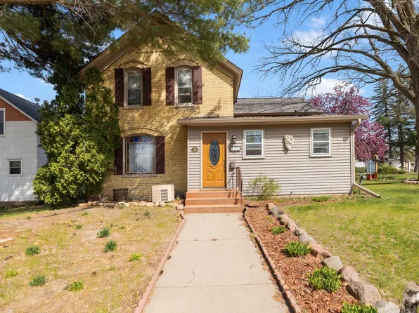 502 7th St NE, Little Falls, MN 56345
